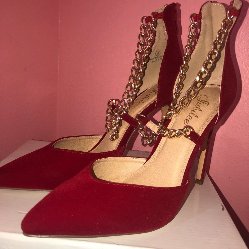 Red Pointed Heels - Picture 2 of 4